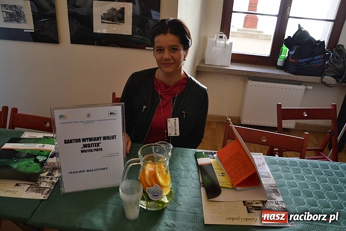 Zdjęcie w galerii na portalu naszraciborz.pl: Powiatowe Targi Pracy, Edukacji i Przedsiębiorczości na zamku wiadomości z regionu