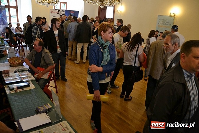 Zdjęcie w galerii na portalu naszraciborz.pl: Powiatowe Targi Pracy, Edukacji i Przedsiębiorczości na zamku wiadomości z regionu