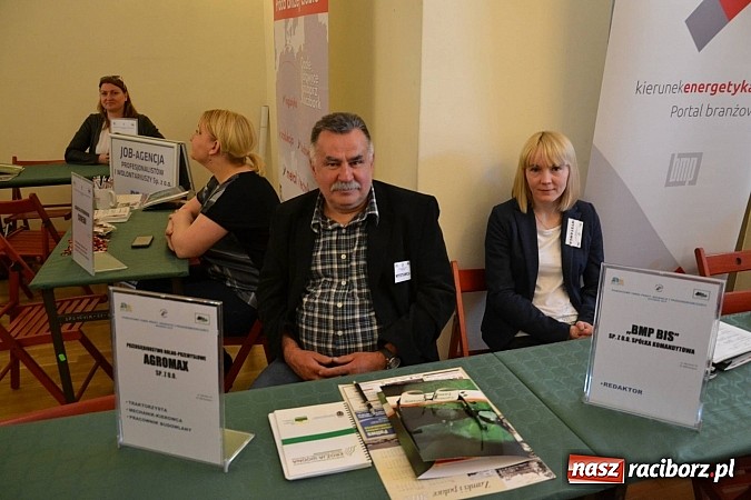 Zdjęcie w galerii na portalu naszraciborz.pl: Powiatowe Targi Pracy, Edukacji i Przedsiębiorczości na zamku wiadomości z regionu