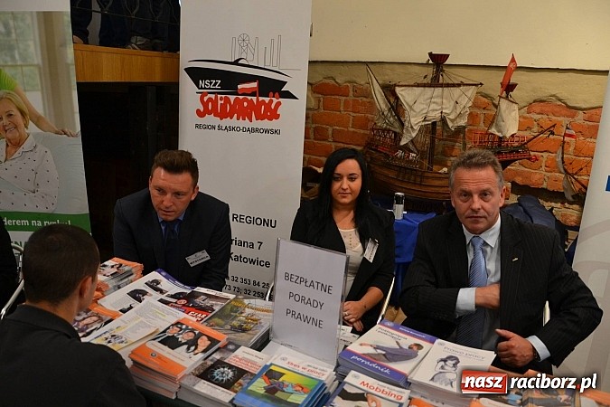 Zdjęcie w galerii na portalu naszraciborz.pl: Powiatowe Targi Pracy, Edukacji i Przedsiębiorczości na zamku wiadomości z regionu
