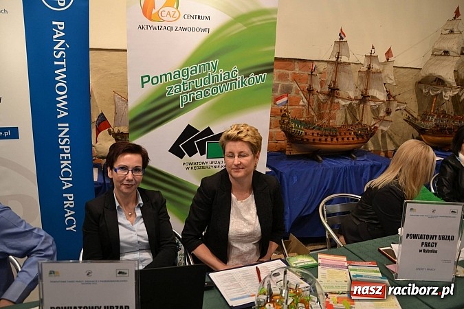 Zdjęcie w galerii na portalu naszraciborz.pl: Powiatowe Targi Pracy, Edukacji i Przedsiębiorczości na zamku wiadomości z regionu