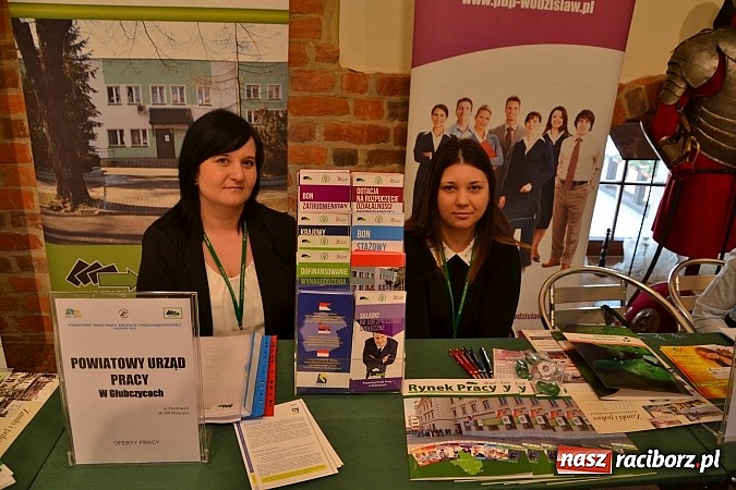Zdjęcie w galerii na portalu naszraciborz.pl: Powiatowe Targi Pracy, Edukacji i Przedsiębiorczości na zamku wiadomości z regionu