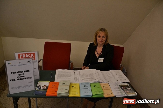 Zdjęcie w galerii na portalu naszraciborz.pl: Powiatowe Targi Pracy, Edukacji i Przedsiębiorczości na zamku wiadomości z regionu