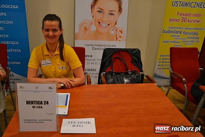 Zdjęcie w galerii na portalu naszraciborz.pl: Powiatowe Targi Pracy, Edukacji i Przedsiębiorczości na zamku wiadomości z regionu