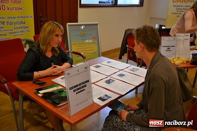 Zdjęcie w galerii na portalu naszraciborz.pl: Powiatowe Targi Pracy, Edukacji i Przedsiębiorczości na zamku wiadomości z regionu