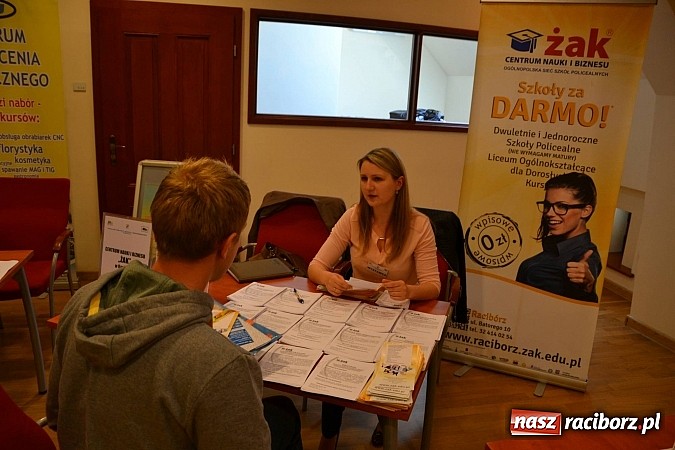 Zdjęcie w galerii na portalu naszraciborz.pl: Powiatowe Targi Pracy, Edukacji i Przedsiębiorczości na zamku wiadomości z regionu