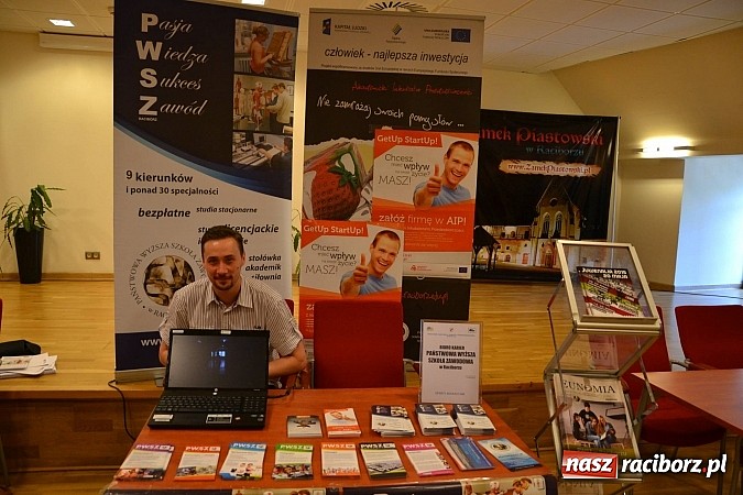 Zdjęcie w galerii na portalu naszraciborz.pl: Powiatowe Targi Pracy, Edukacji i Przedsiębiorczości na zamku wiadomości z regionu