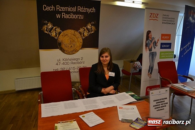 Zdjęcie w galerii na portalu naszraciborz.pl: Powiatowe Targi Pracy, Edukacji i Przedsiębiorczości na zamku wiadomości z regionu