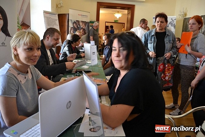 Zdjęcie w galerii na portalu naszraciborz.pl: Powiatowe Targi Pracy, Edukacji i Przedsiębiorczości na zamku wiadomości z regionu