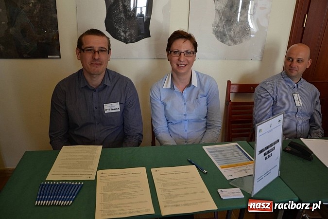 Zdjęcie w galerii na portalu naszraciborz.pl: Powiatowe Targi Pracy, Edukacji i Przedsiębiorczości na zamku wiadomości z regionu