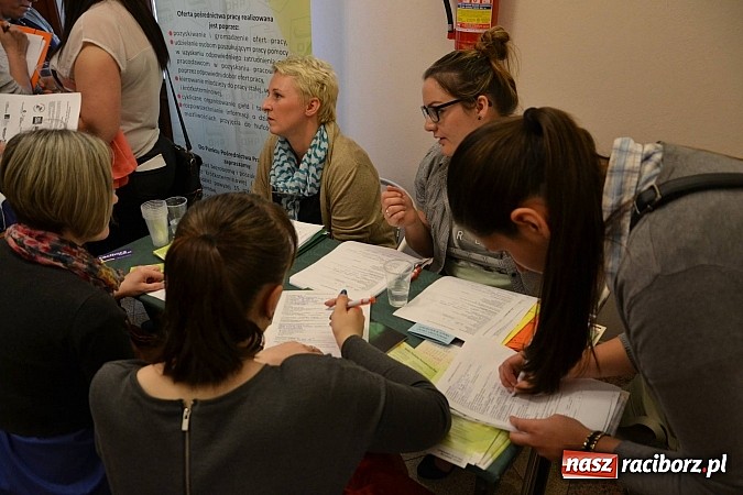 Zdjęcie w galerii na portalu naszraciborz.pl: Powiatowe Targi Pracy, Edukacji i Przedsiębiorczości na zamku wiadomości z regionu