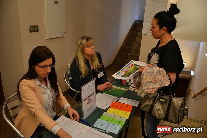 Zdjęcie w galerii na portalu naszraciborz.pl: Powiatowe Targi Pracy, Edukacji i Przedsiębiorczości na zamku wiadomości z regionu