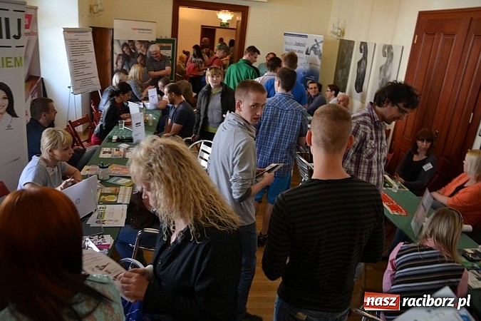 Zdjęcie w galerii na portalu naszraciborz.pl: Powiatowe Targi Pracy, Edukacji i Przedsiębiorczości na zamku wiadomości z regionu