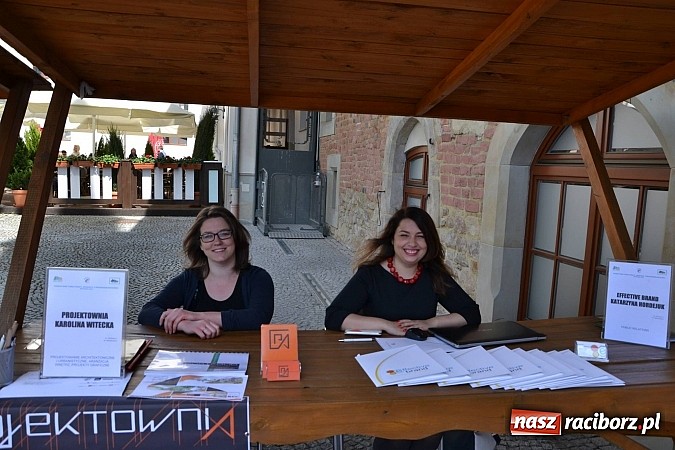 Zdjęcie w galerii na portalu naszraciborz.pl: Powiatowe Targi Pracy, Edukacji i Przedsiębiorczości na zamku wiadomości z regionu