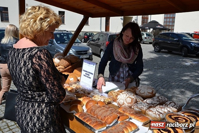 Zdjęcie w galerii na portalu naszraciborz.pl: Powiatowe Targi Pracy, Edukacji i Przedsiębiorczości na zamku wiadomości z regionu