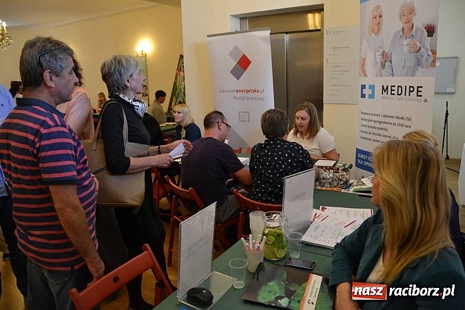 Zdjęcie w galerii na portalu naszraciborz.pl: Powiatowe Targi Pracy, Edukacji i Przedsiębiorczości na zamku wiadomości z regionu