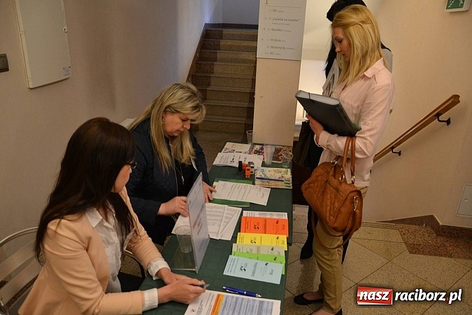 Zdjęcie w galerii na portalu naszraciborz.pl: Powiatowe Targi Pracy, Edukacji i Przedsiębiorczości na zamku wiadomości z regionu