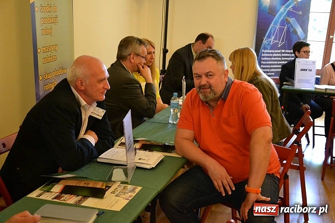 Zdjęcie w galerii na portalu naszraciborz.pl: Powiatowe Targi Pracy, Edukacji i Przedsiębiorczości na zamku wiadomości z regionu