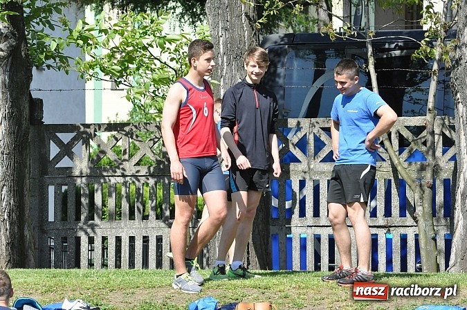 Zdjęcie w galerii na portalu naszraciborz.pl: Lekkoatleci z gimnazjów walczą o medale na stadionie PWSZ  wiadomości z regionu