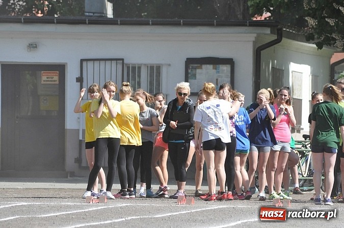 Zdjęcie w galerii na portalu naszraciborz.pl: Lekkoatleci z gimnazjów walczą o medale na stadionie PWSZ  wiadomości z regionu