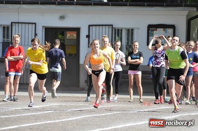 Zdjęcie w galerii na portalu naszraciborz.pl: Lekkoatleci z gimnazjów walczą o medale na stadionie PWSZ  wiadomości z regionu