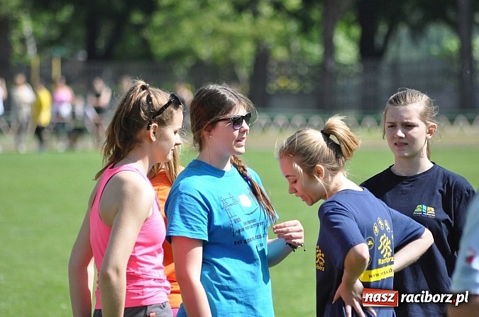 Zdjęcie w galerii na portalu naszraciborz.pl: Lekkoatleci z gimnazjów walczą o medale na stadionie PWSZ  wiadomości z regionu