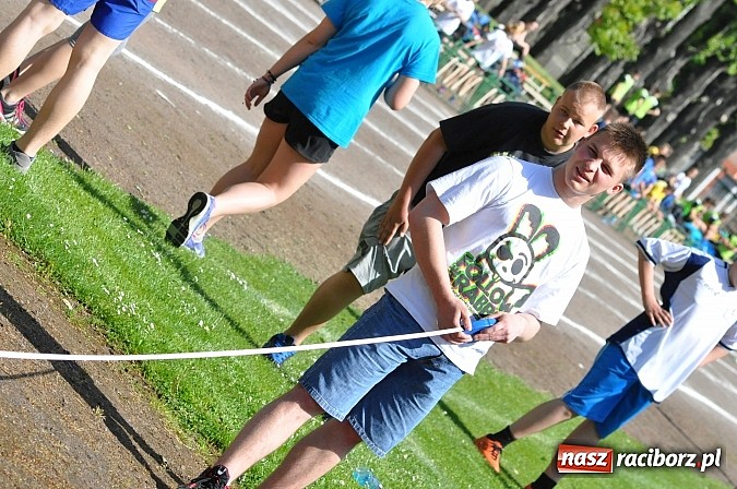 Zdjęcie w galerii na portalu naszraciborz.pl: Lekkoatleci z gimnazjów walczą o medale na stadionie PWSZ  wiadomości z regionu