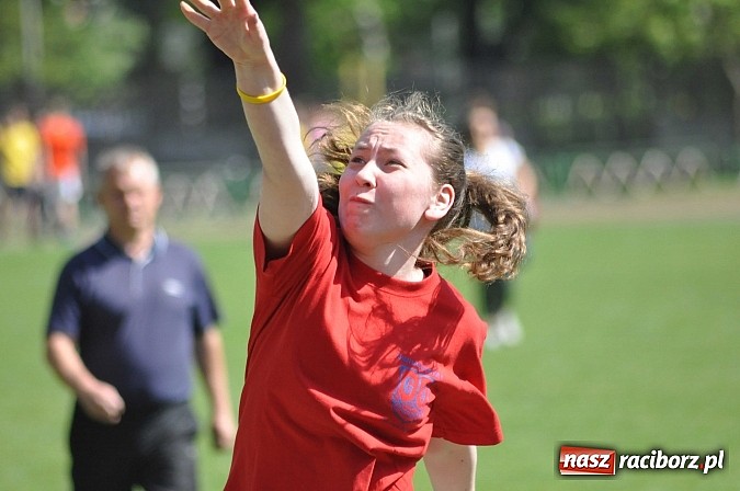 Zdjęcie w galerii na portalu naszraciborz.pl: Lekkoatleci z gimnazjów walczą o medale na stadionie PWSZ  wiadomości z regionu