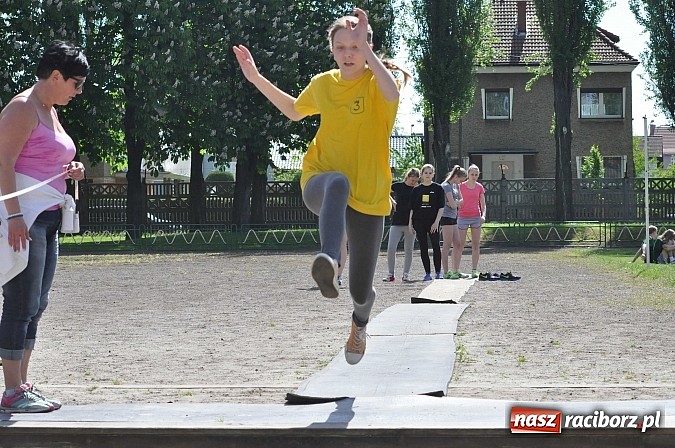 Zdjęcie w galerii na portalu naszraciborz.pl: Lekkoatleci z gimnazjów walczą o medale na stadionie PWSZ  wiadomości z regionu