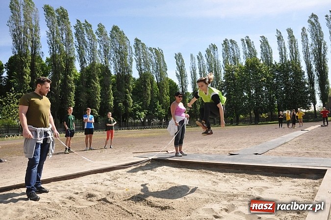 Zdjęcie w galerii na portalu naszraciborz.pl: Lekkoatleci z gimnazjów walczą o medale na stadionie PWSZ  wiadomości z regionu