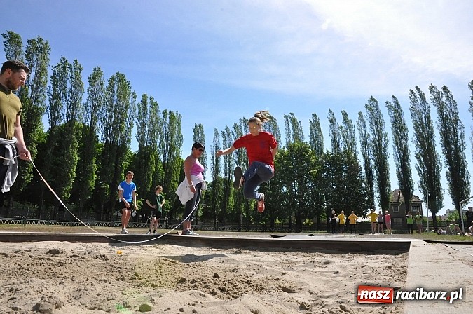 Zdjęcie w galerii na portalu naszraciborz.pl: Lekkoatleci z gimnazjów walczą o medale na stadionie PWSZ  wiadomości z regionu
