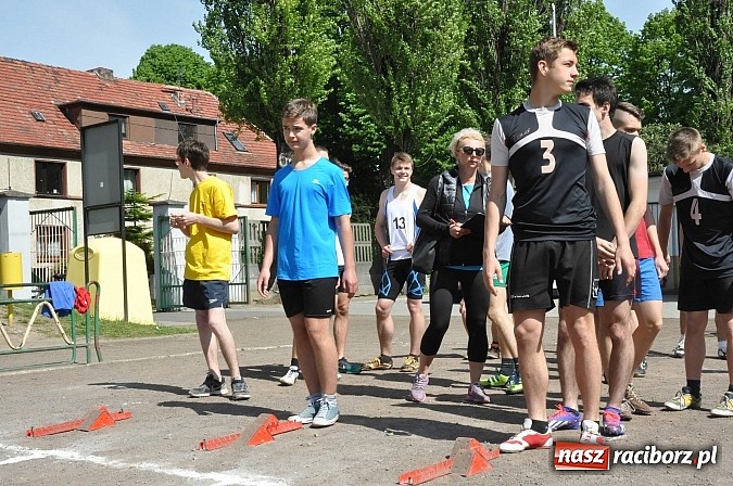 Zdjęcie w galerii na portalu naszraciborz.pl: Lekkoatleci z gimnazjów walczą o medale na stadionie PWSZ  wiadomości z regionu