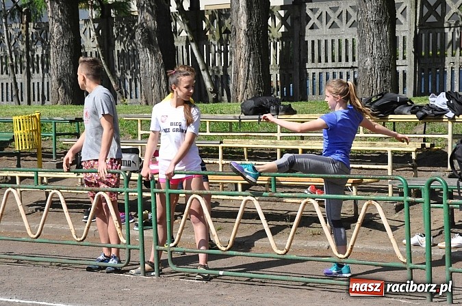 Zdjęcie w galerii na portalu naszraciborz.pl: Lekkoatleci z gimnazjów walczą o medale na stadionie PWSZ  wiadomości z regionu