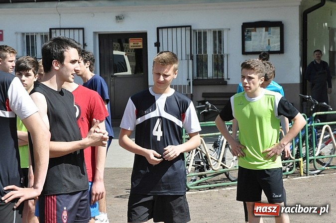 Zdjęcie w galerii na portalu naszraciborz.pl: Lekkoatleci z gimnazjów walczą o medale na stadionie PWSZ  wiadomości z regionu