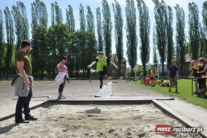 Zdjęcie w galerii na portalu naszraciborz.pl: Lekkoatleci z gimnazjów walczą o medale na stadionie PWSZ  wiadomości z regionu
