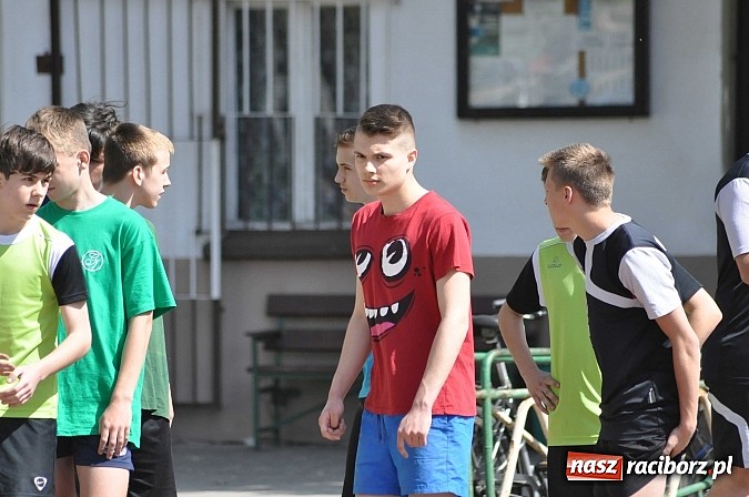 Zdjęcie w galerii na portalu naszraciborz.pl: Lekkoatleci z gimnazjów walczą o medale na stadionie PWSZ  wiadomości z regionu