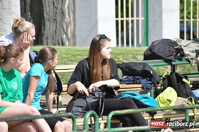 Zdjęcie w galerii na portalu naszraciborz.pl: Lekkoatleci z gimnazjów walczą o medale na stadionie PWSZ  wiadomości z regionu