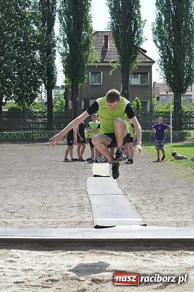 Zdjęcie w galerii na portalu naszraciborz.pl: Lekkoatleci z gimnazjów walczą o medale na stadionie PWSZ  wiadomości z regionu
