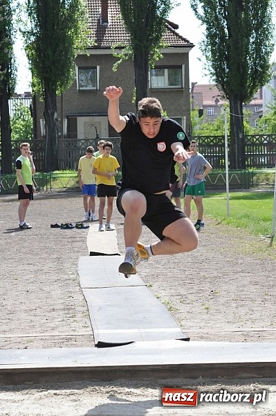Zdjęcie w galerii na portalu naszraciborz.pl: Lekkoatleci z gimnazjów walczą o medale na stadionie PWSZ  wiadomości z regionu
