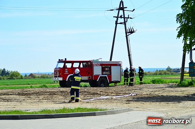 Zdjęcie w galerii na portalu naszraciborz.pl: Pożar szkoły w Rudniku - ćwiczenia strażaków wiadomości z regionu