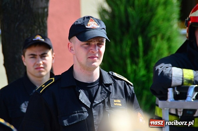 Zdjęcie w galerii na portalu naszraciborz.pl: Pożar szkoły w Rudniku - ćwiczenia strażaków wiadomości z regionu