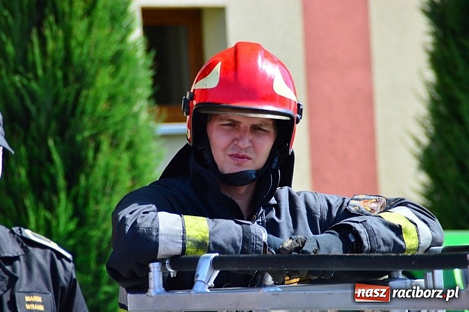 Zdjęcie w galerii na portalu naszraciborz.pl: Pożar szkoły w Rudniku - ćwiczenia strażaków wiadomości z regionu
