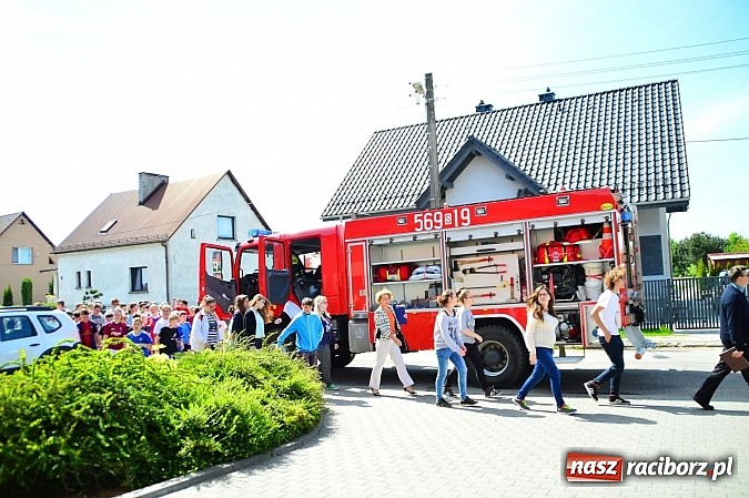 Zdjęcie w galerii na portalu naszraciborz.pl: Pożar szkoły w Rudniku - ćwiczenia strażaków wiadomości z regionu