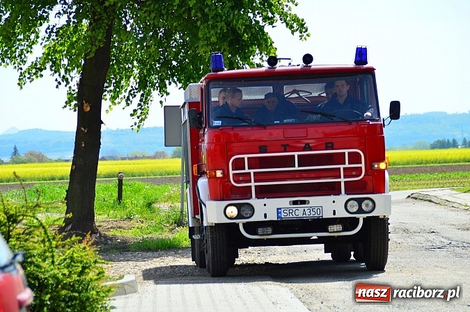 Zdjęcie w galerii na portalu naszraciborz.pl: Pożar szkoły w Rudniku - ćwiczenia strażaków wiadomości z regionu