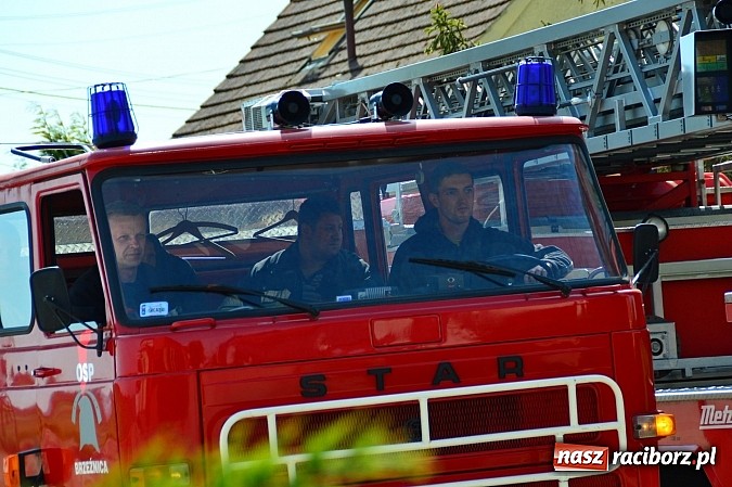 Zdjęcie w galerii na portalu naszraciborz.pl: Pożar szkoły w Rudniku - ćwiczenia strażaków wiadomości z regionu