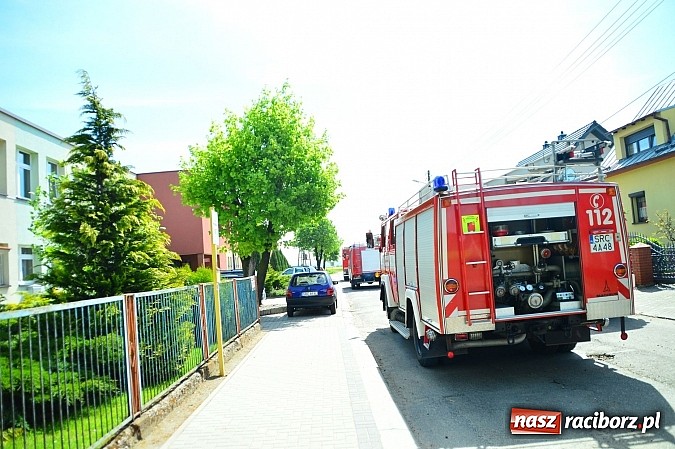 Zdjęcie w galerii na portalu naszraciborz.pl: Pożar szkoły w Rudniku - ćwiczenia strażaków wiadomości z regionu
