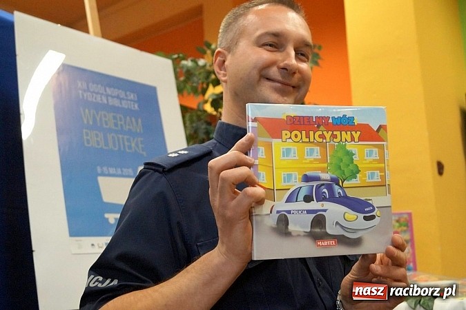 Zdjęcie w galerii na portalu naszraciborz.pl: Policjanci w tygodniu bibliotek w Nędzy wiadomości z regionu