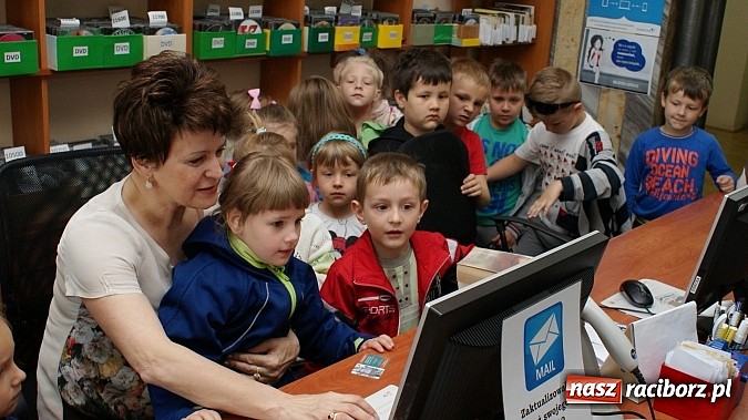 Zdjęcie w galerii na portalu naszraciborz.pl: Dzień otwartych drzwi w książnicy  wiadomości z regionu