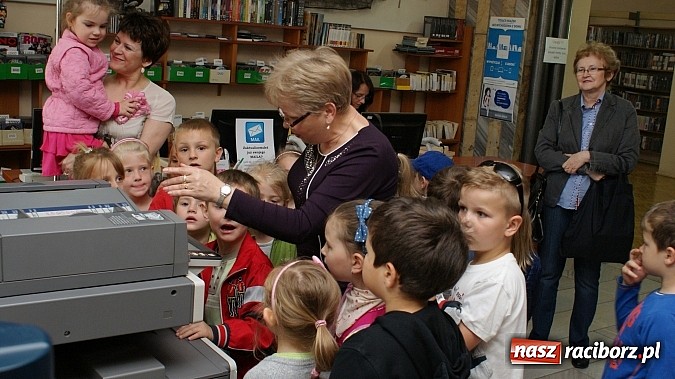 Zdjęcie w galerii na portalu naszraciborz.pl: Dzień otwartych drzwi w książnicy  wiadomości z regionu