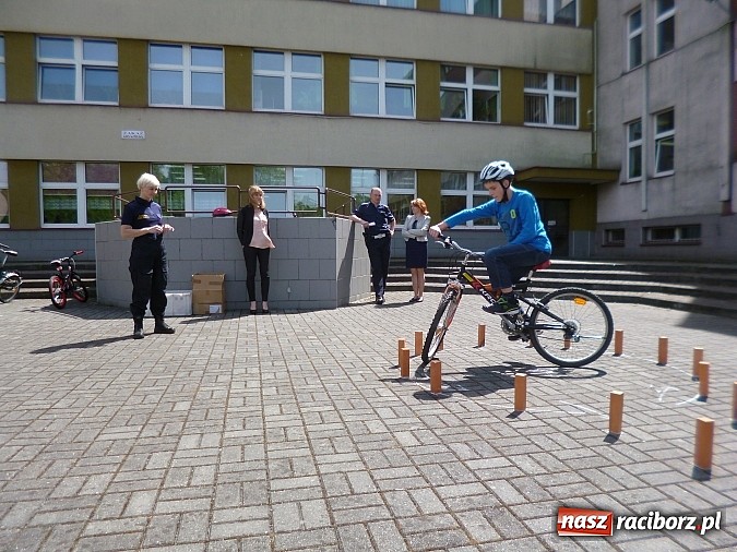 Zdjęcie w galerii na portalu naszraciborz.pl: Wyłoniono najlepszych w teorii i praktyce w całym okręgu. Kobyla najlepsza wśr&oacute;d podstaw&oacute;wek wiadomości z regionu